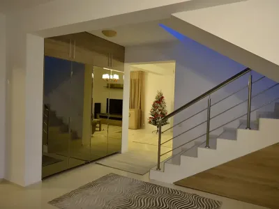 hol spatios cu scara interioara casa de inchiriere Sector 1 București